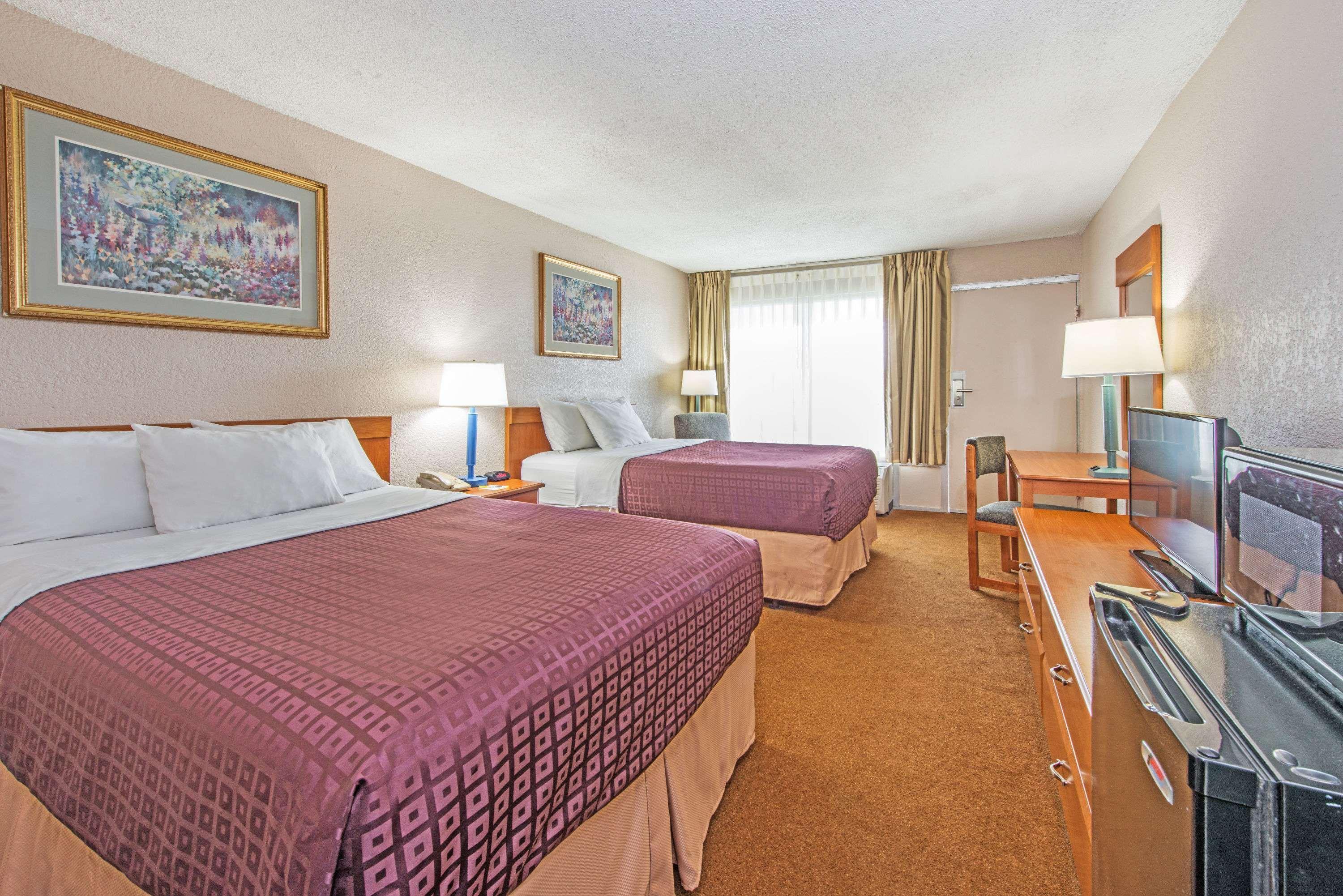 Days Inn By Wyndham אליזבתטאון מראה חיצוני תמונה