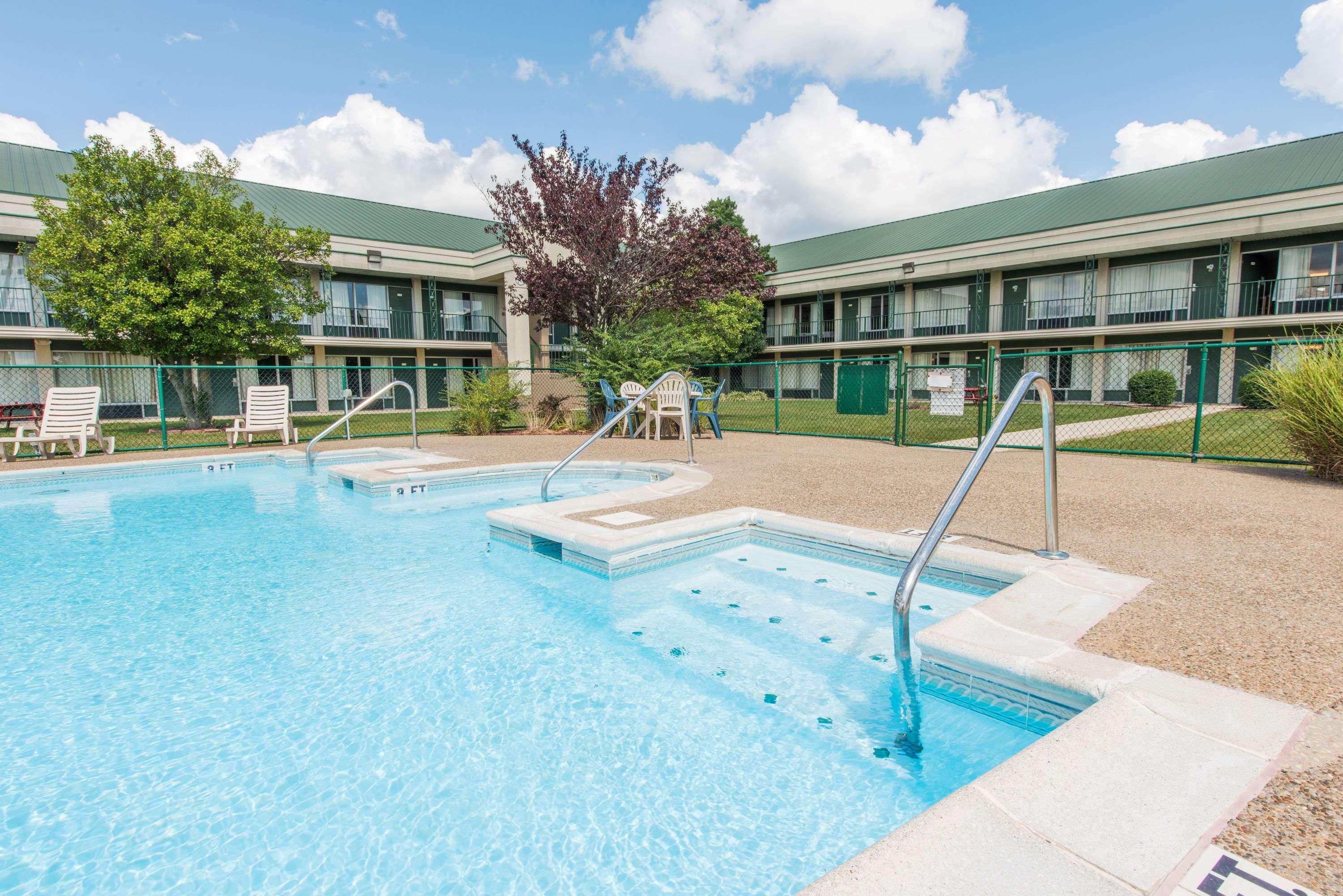 Days Inn By Wyndham אליזבתטאון מראה חיצוני תמונה